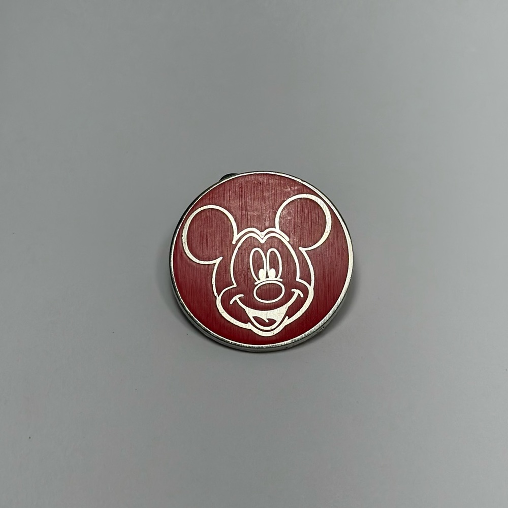 🪼2 for $20🪼 Disney pin